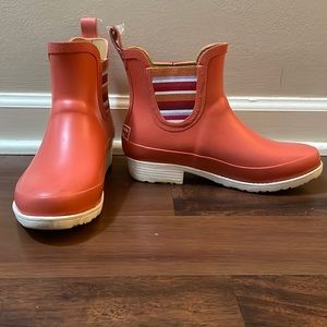 Pink LL Bean rain boots - size 6